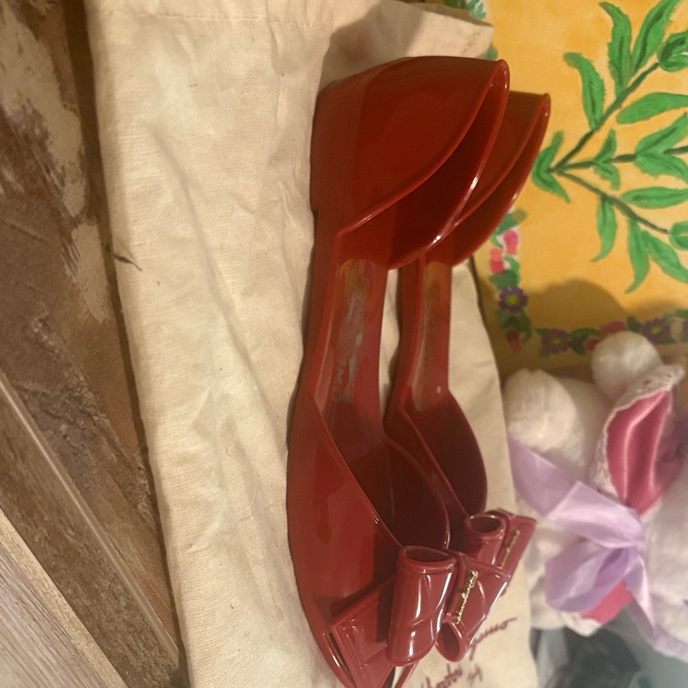 Salvatore Ferragamo Red Patent Flats with Bow - Picture 2 of 3